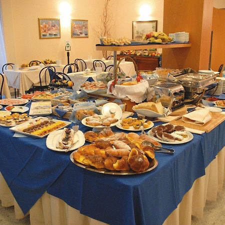 Hotel La Fenice Формиджине Екстериор снимка