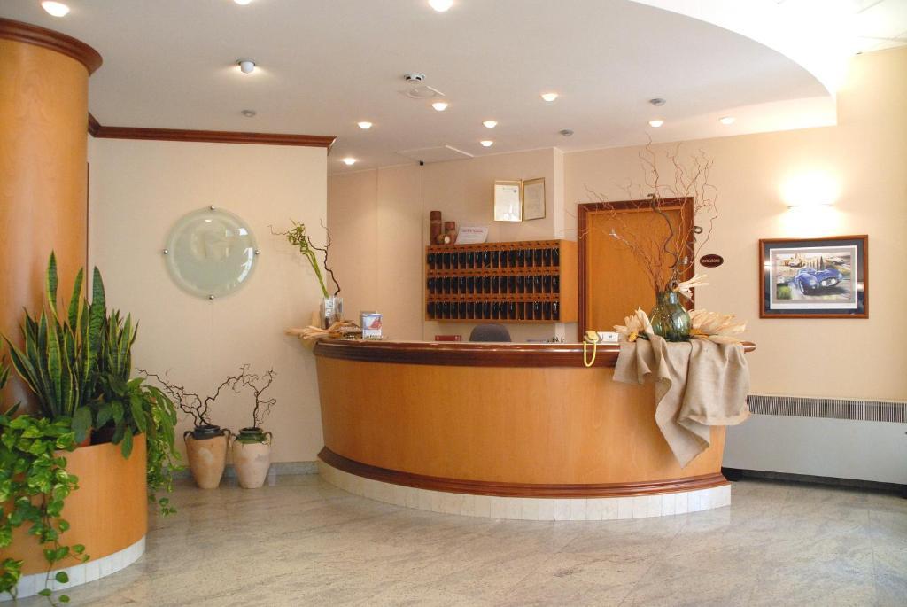 Hotel La Fenice Формиджине Екстериор снимка