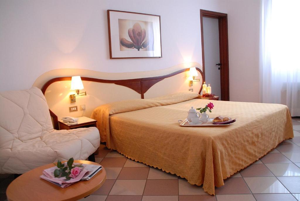Hotel La Fenice Формиджине Стая снимка