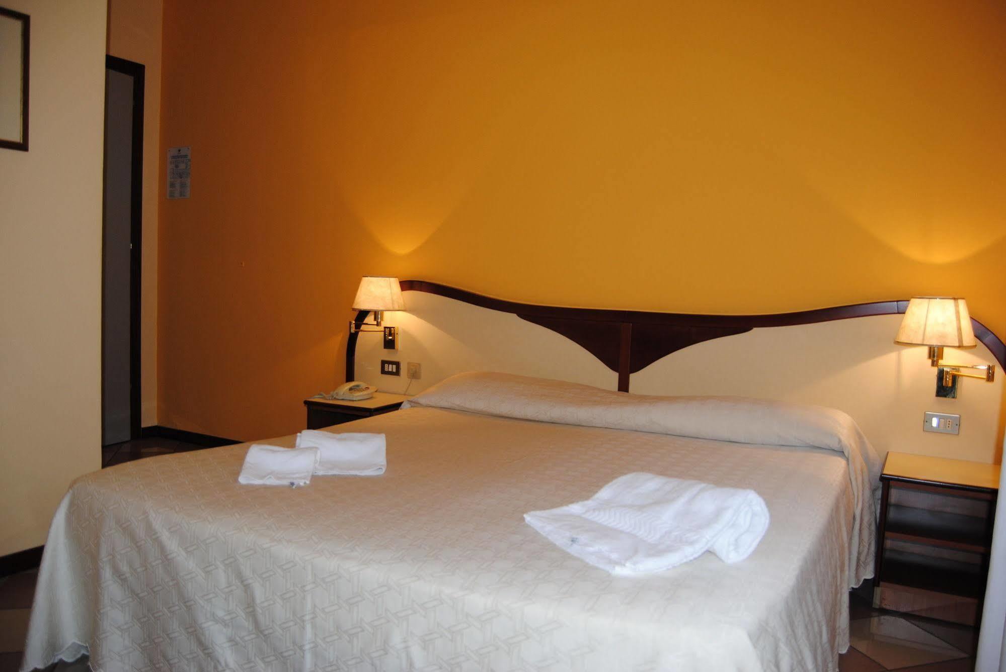 Hotel La Fenice Формиджине Екстериор снимка