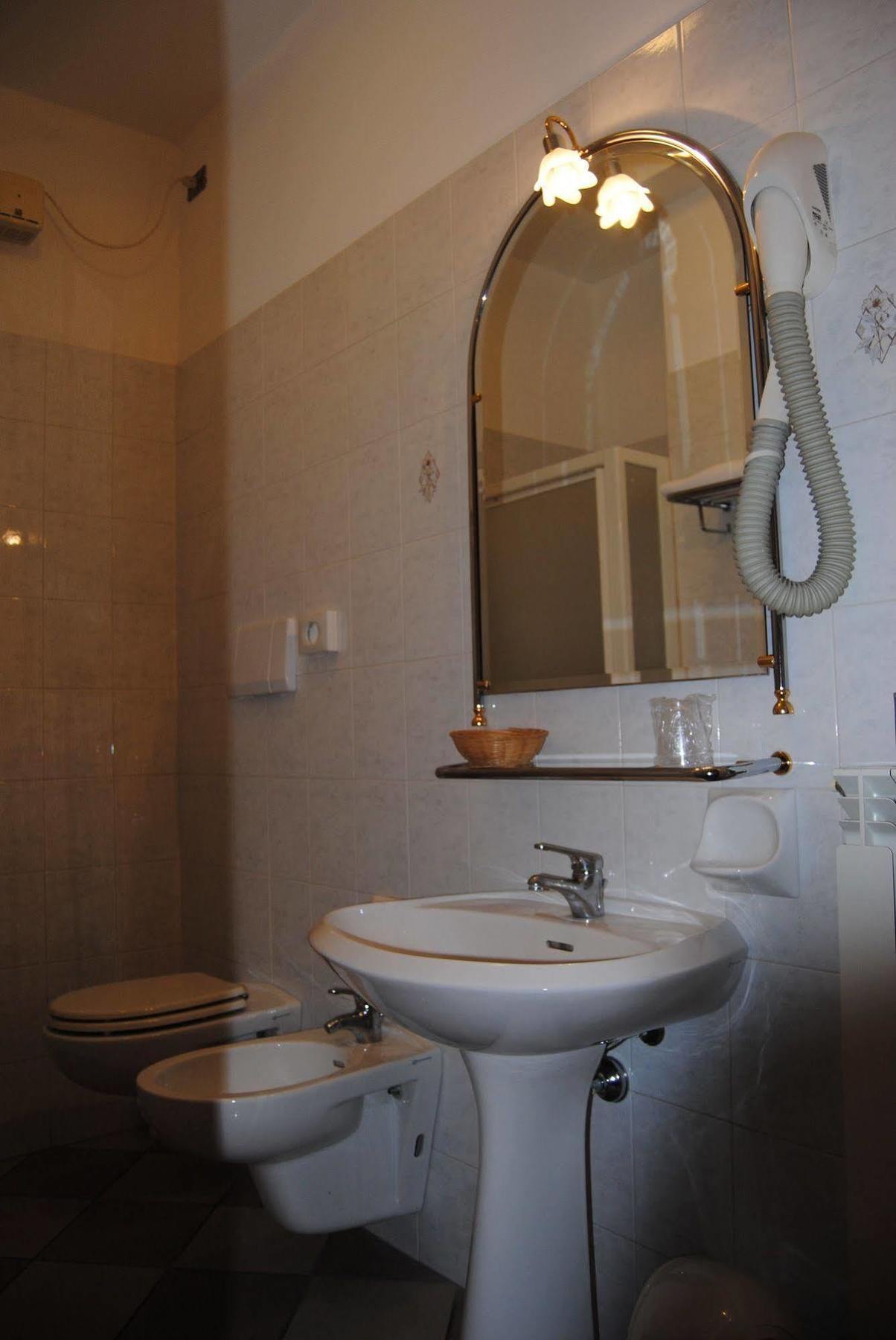 Hotel La Fenice Формиджине Екстериор снимка
