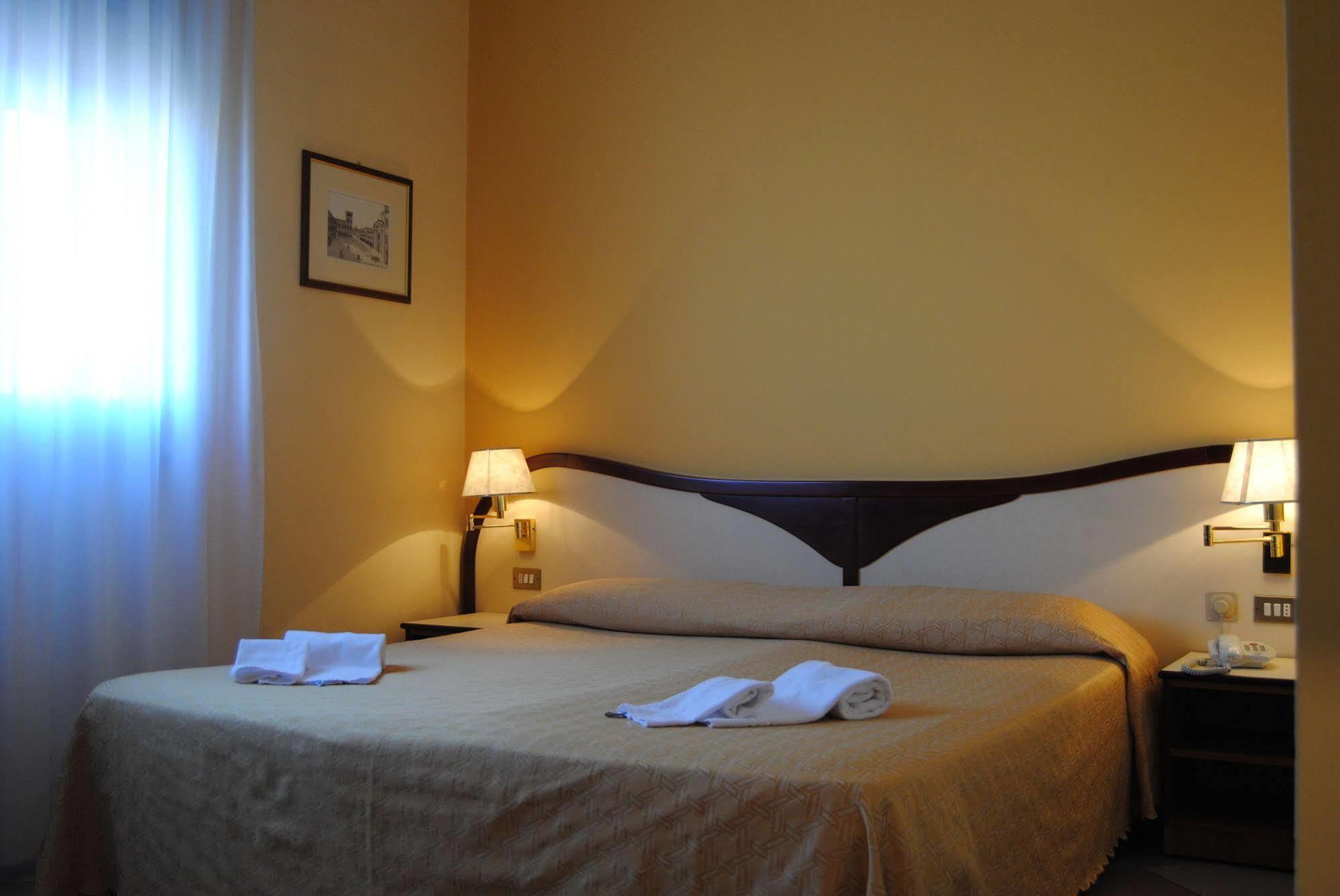 Hotel La Fenice Формиджине Екстериор снимка