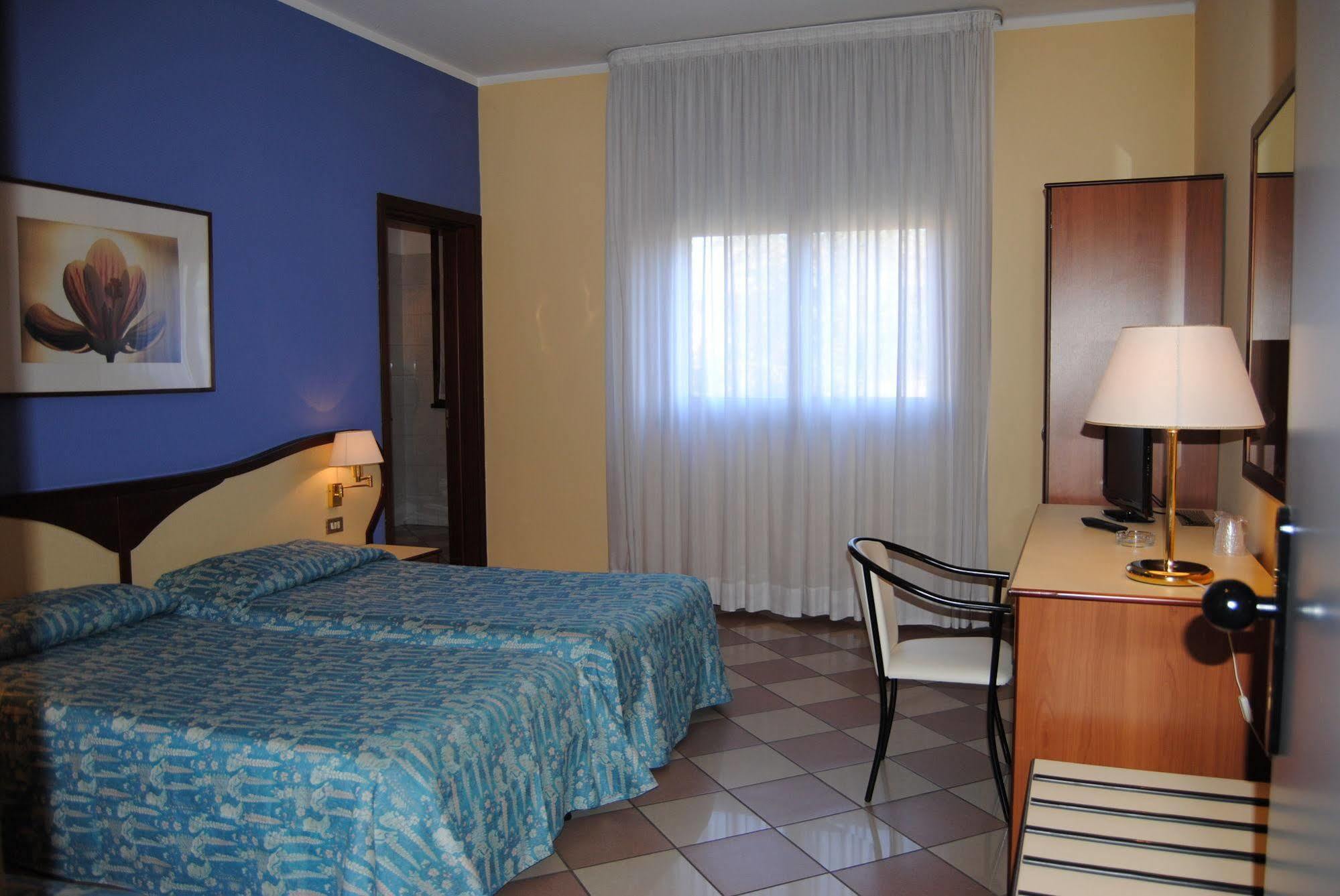 Hotel La Fenice Формиджине Екстериор снимка