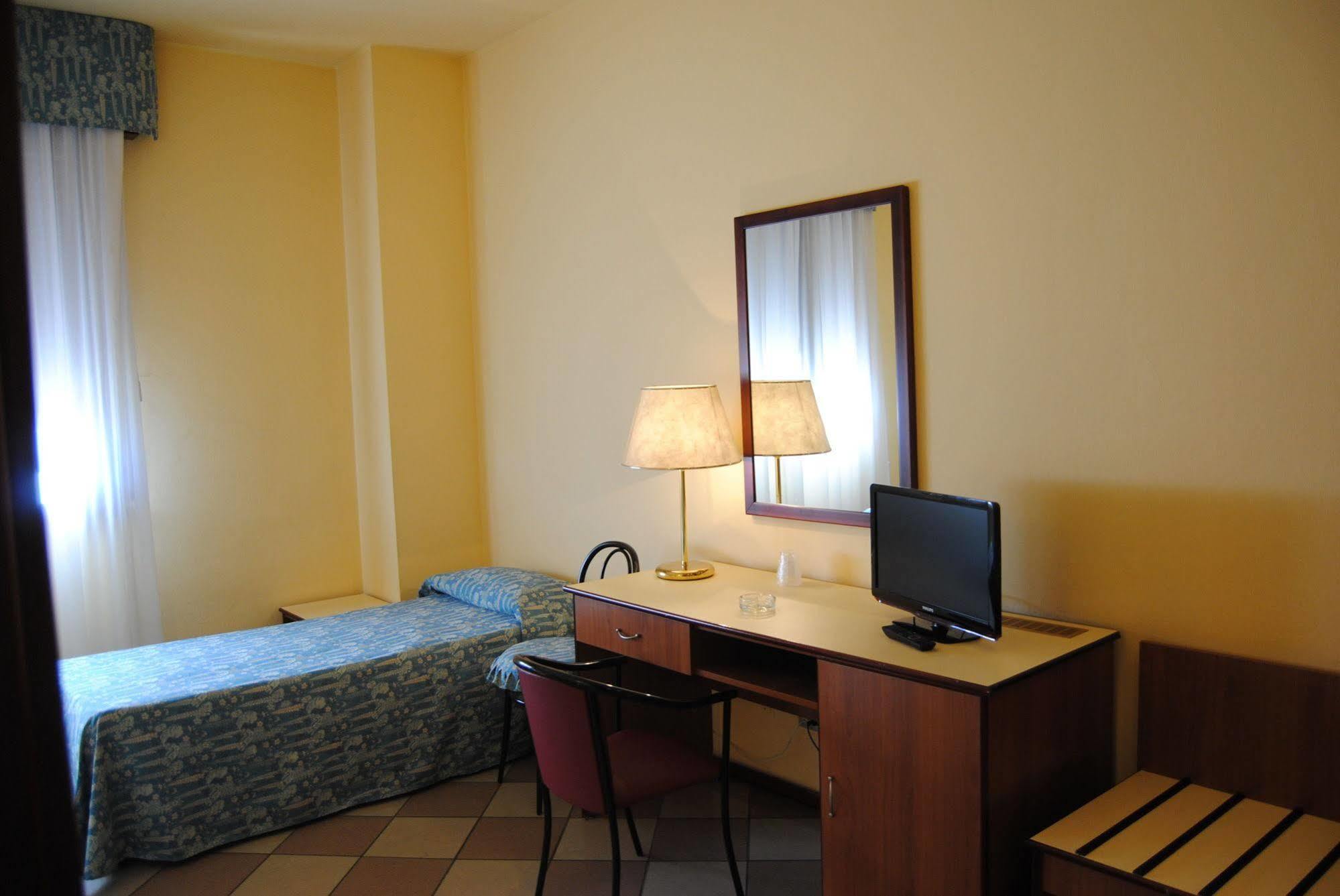 Hotel La Fenice Формиджине Екстериор снимка